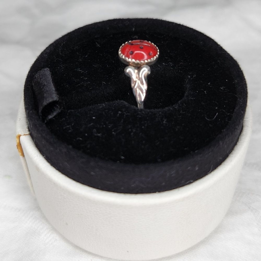 Child's silver ladybug ring - Picture 2 of 7